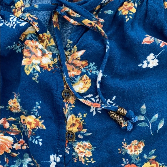 Rewind blue floral off the shoulder crop - Picture 3 of 6